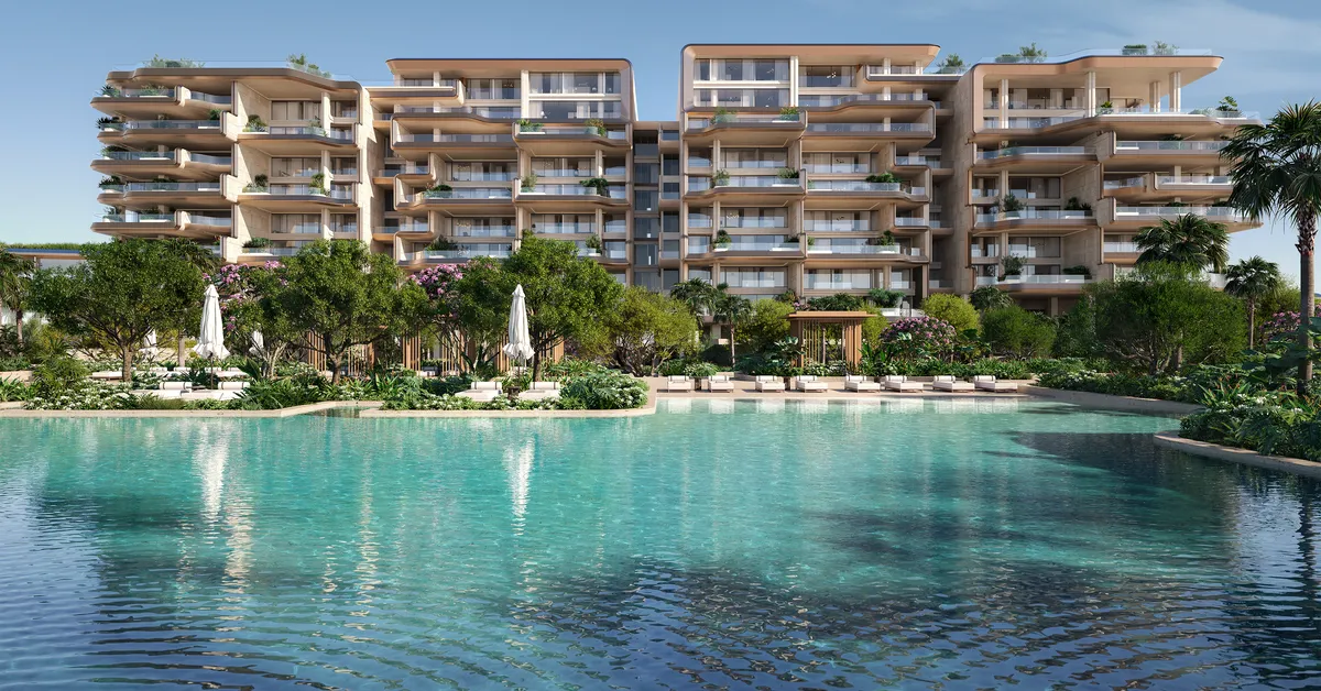 استخر بزرگ ساحلی The Alba Residences در روز