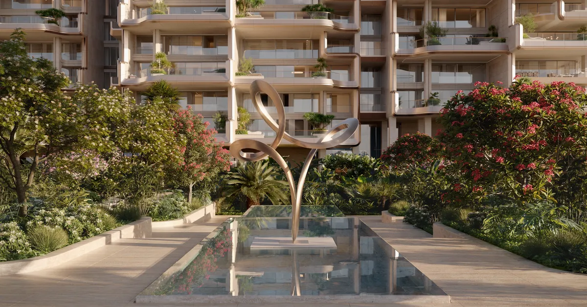 فواره هنری در محوطه سبز The Alba Residences