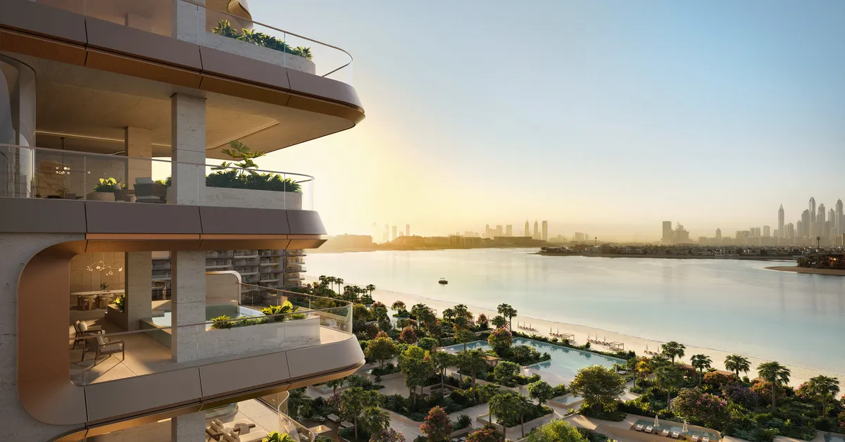 نمای نزدیک بالکنهای The Alba Residences رو به دریا