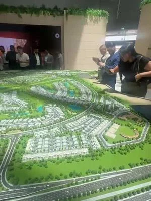 تیک تاک املاک امارات 🏠✨ جمیرا گلف استیتس فاز دوم، جایی که رویاها واقعی میشن! 😍 ویلاهای لوکس، زمین گلف حرفهای و یه فضای سبز که دلت نمیخواد ترکش کنی! 🏌️♂️🌿 بیا با هم یه گشتی تو این بهشت دبی بزنیم! تو عاشق کدوم بخشش میشی؟ کامنت کن! 👇 #JGE #دبی #زندگی_لوکسهشتگها: #جمیرا_گلف_استیتس #JGE #دبی #لاکچری #گلف #زندگی_مدرن #تیک_تاک_فارسی #دبی_لایف #ویلا_لوکس #طبیعت #فاز_دوم